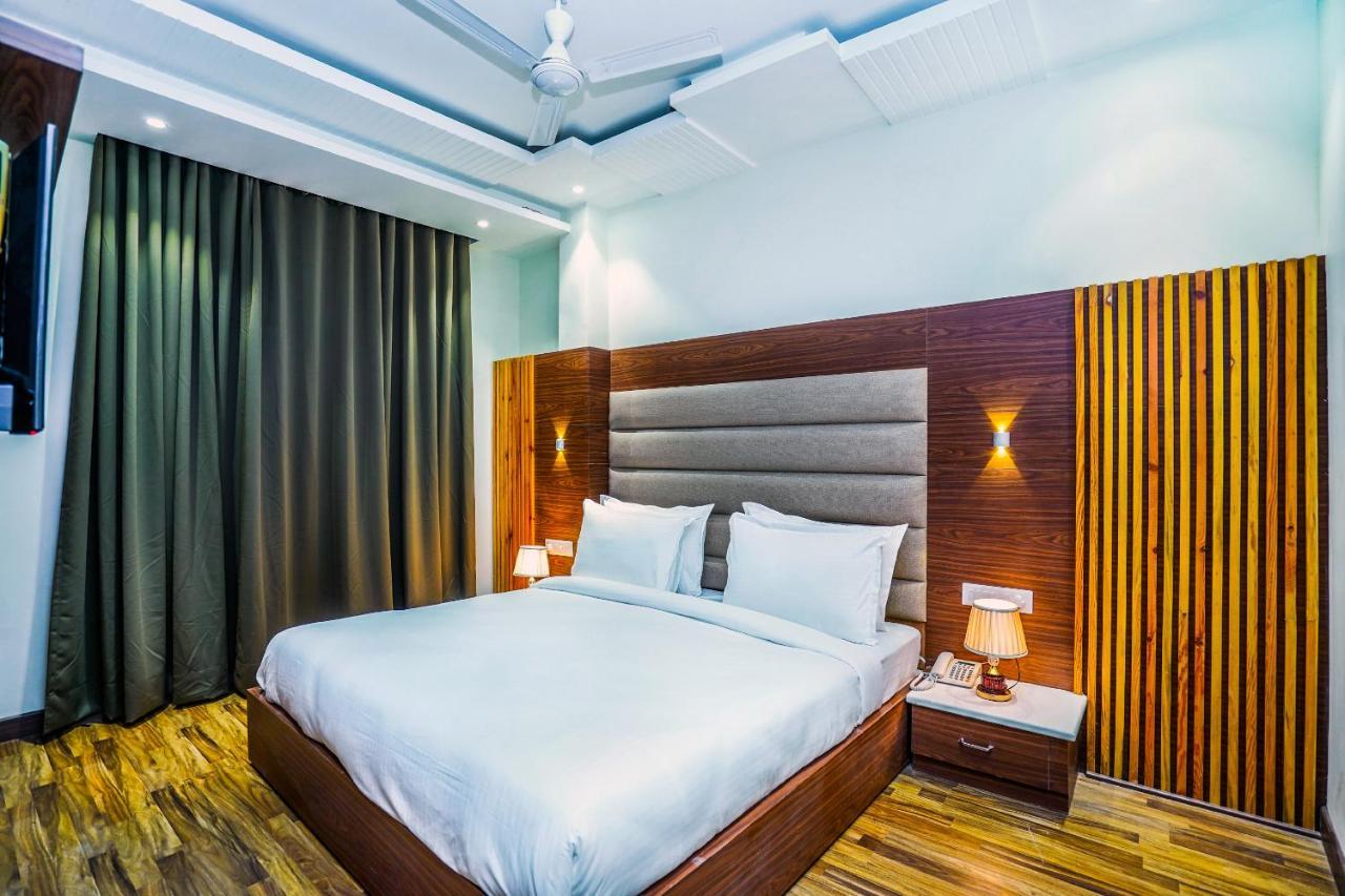 Hotel Aura Grand By Levelup Hotels Amritsar Zewnętrze zdjęcie