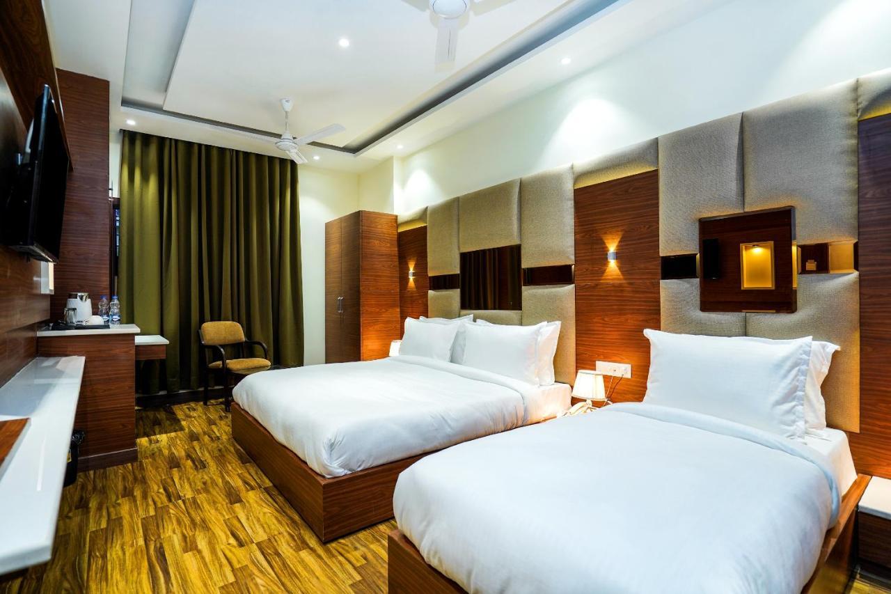 Hotel Aura Grand By Levelup Hotels Amritsar Zewnętrze zdjęcie